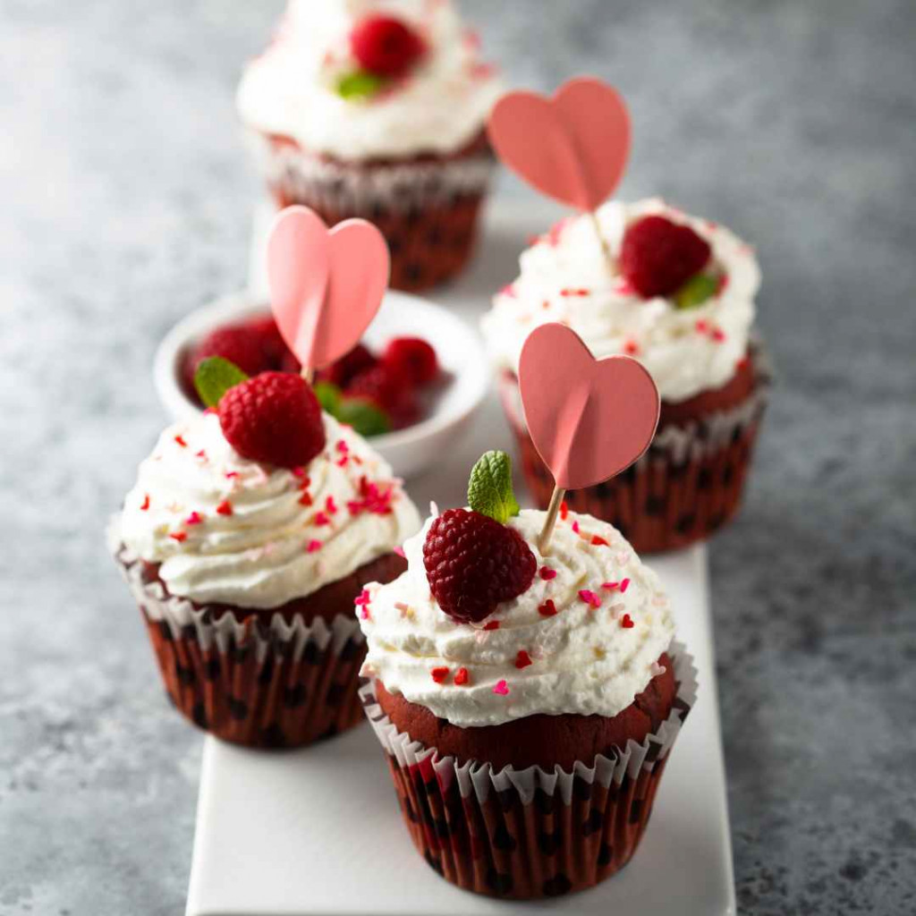 Red Velvet Cupcakes with Cream Cheese Frosting 8 red velvet 2