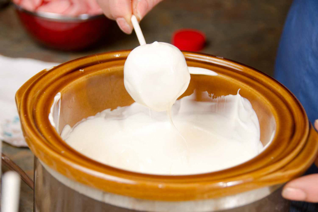 dipping cake pops in melted candy melts