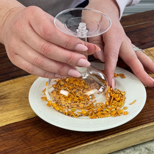 dipping a glas in sprinkles