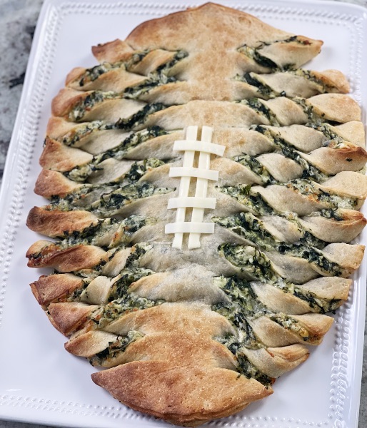 Best Creamy Beer Cheese Dip Recipe 6 super bowl appetizers. pull apart Football Pizza