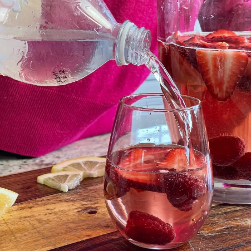 Easy and Delicious Rosé Sangria Recipe 4 Adding sparkling water to pink sangria recipe