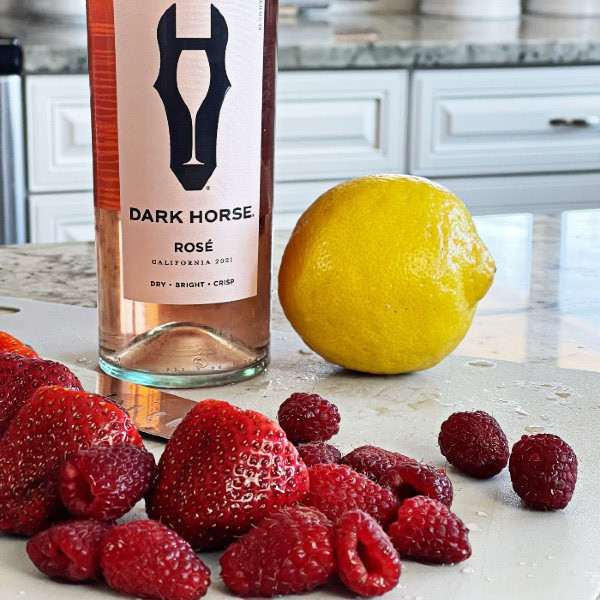 Ros&eacute; sangria recipe ingredients