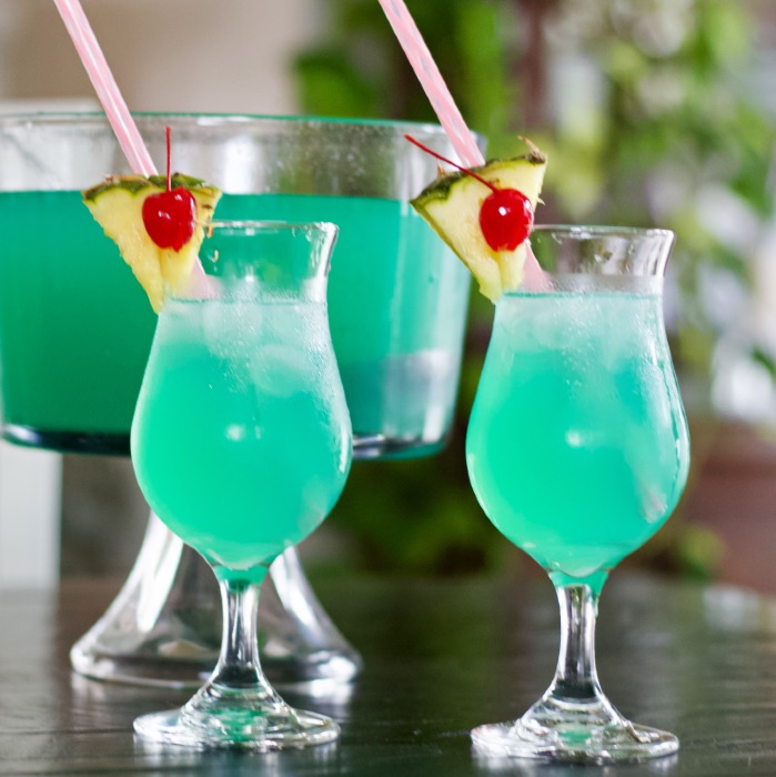 Blue lagoon rum punch 2