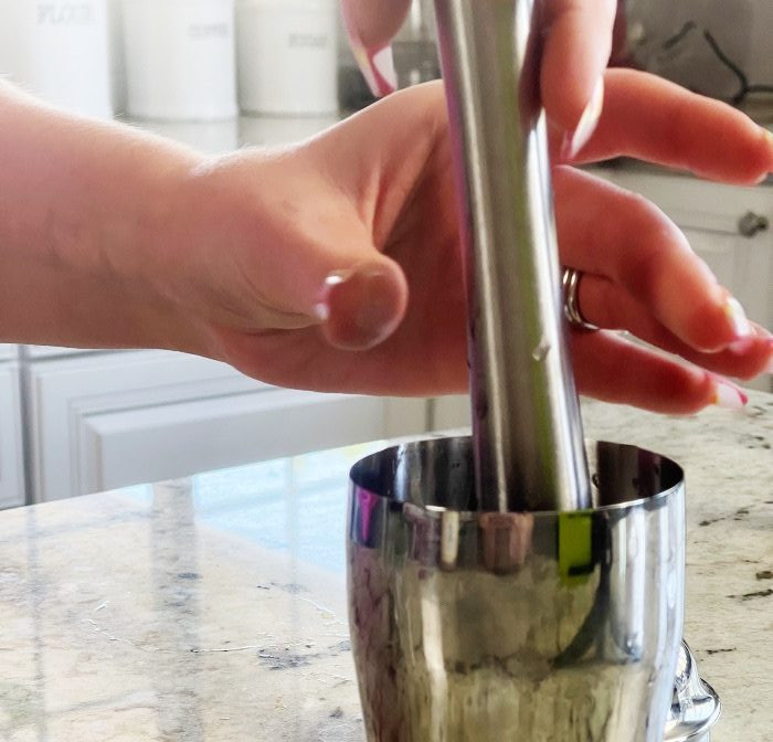 Easy Berry Mint Bubbler Mocktail Recipe 4 muddling berries and mint