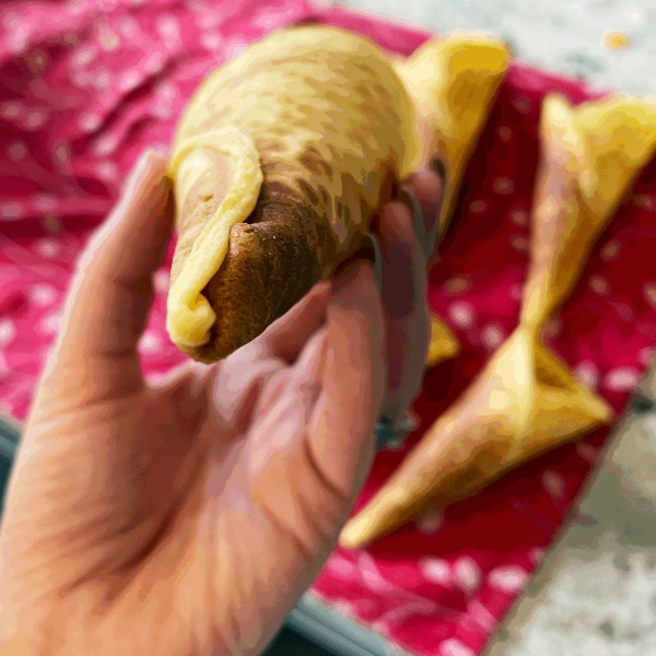 folded bottom of cone prevents leakage