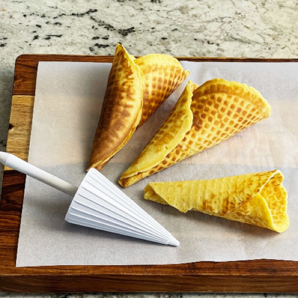 waffle cone with roller