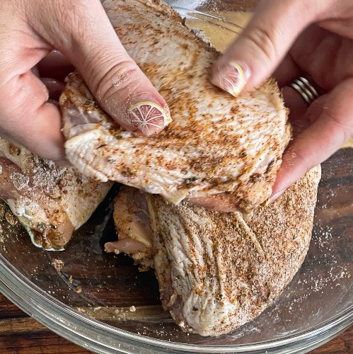 spread spices on oiled thighs