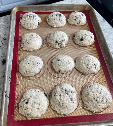 fresh baked cookies and creme cookies