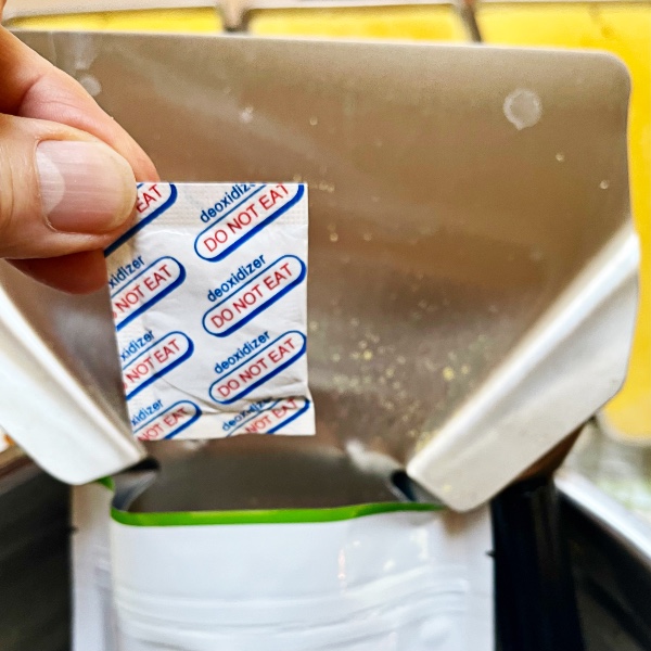 Adding An oxygen absorber to a Bag of Freeze dried Eggs