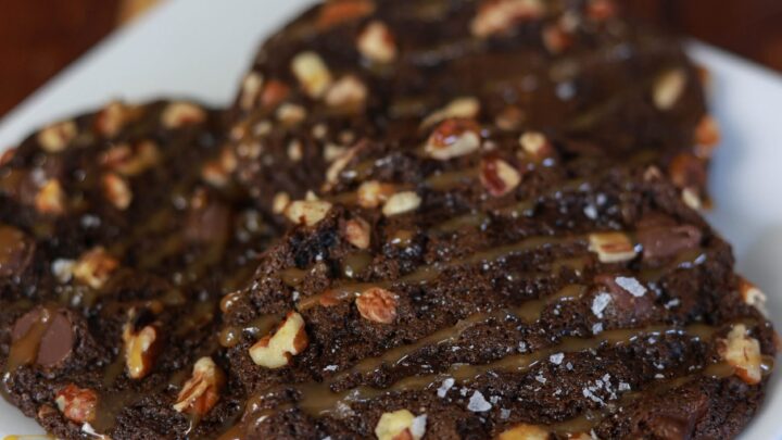 salted caramel turtle cookies
