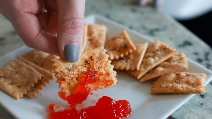 Sourdough discard crackers with pepper jelly
