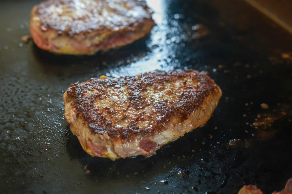 how to cook steak on the blackstone