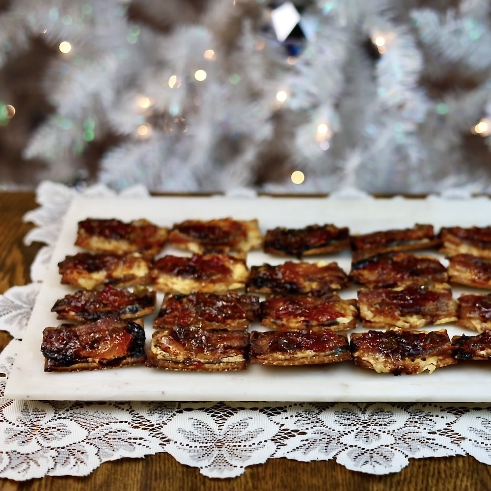 smoked gouda bacon crackers plated