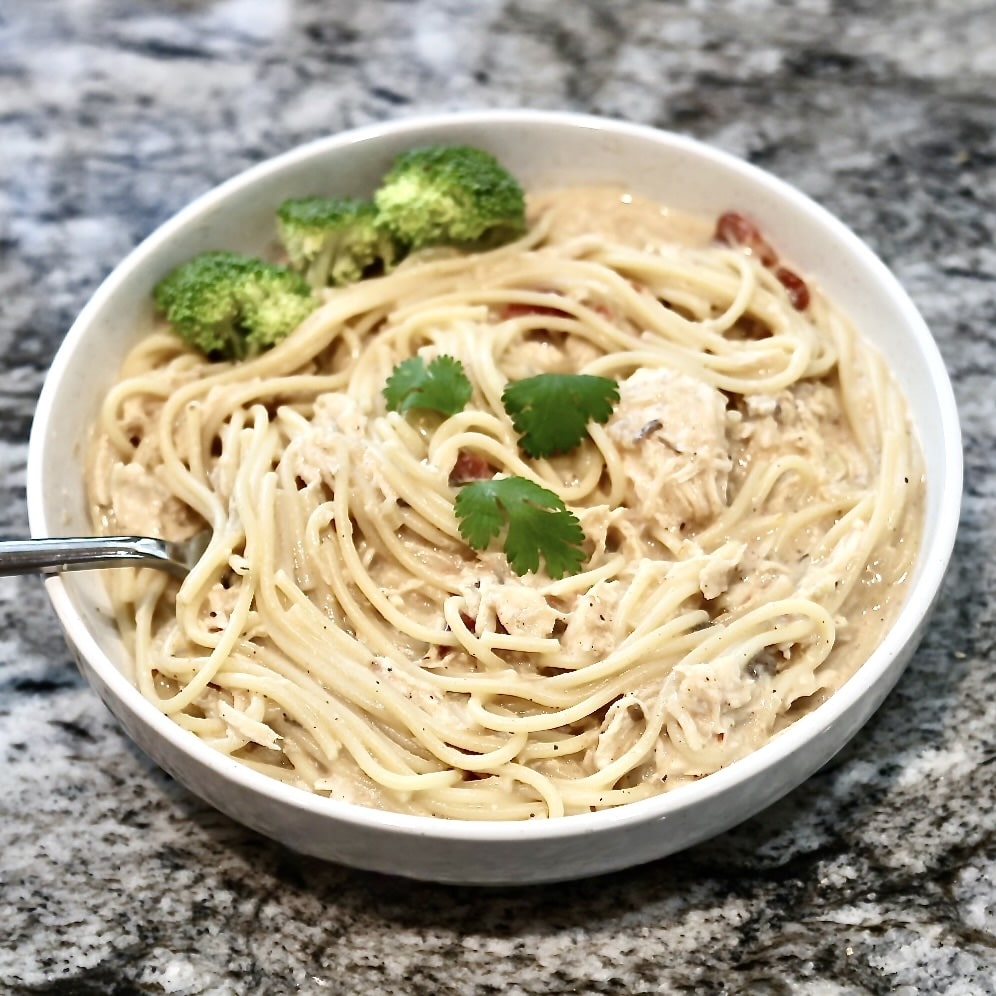 creamy crockpot chicken spaghetti recipe
