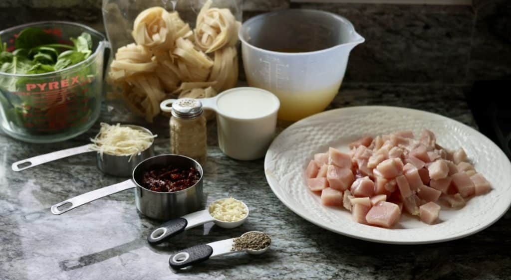 creamy garlic chicken pasta ingredients