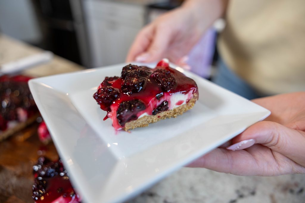 no bake blackberry cheesecake bars 