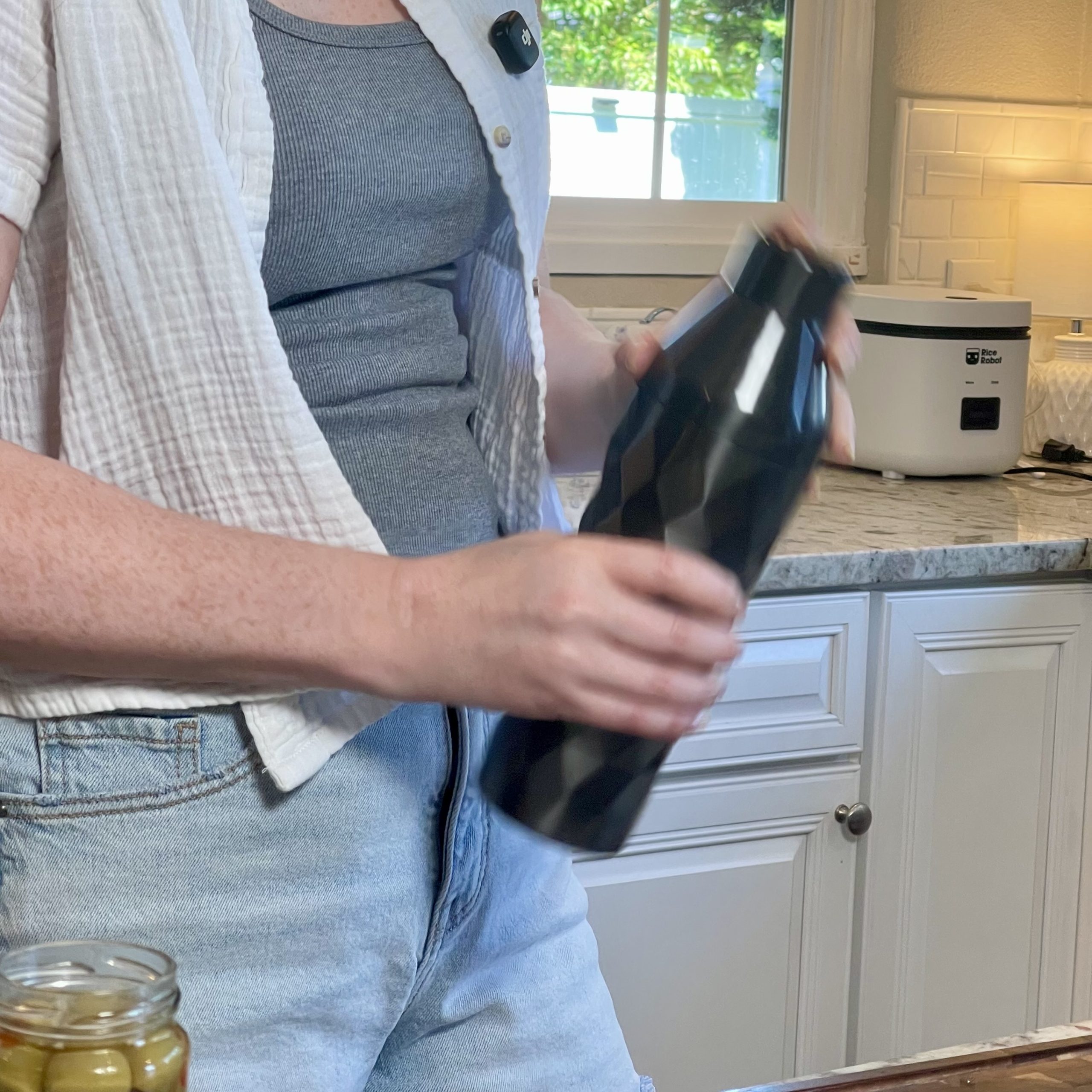 shaking absolut tabasco vodka martini