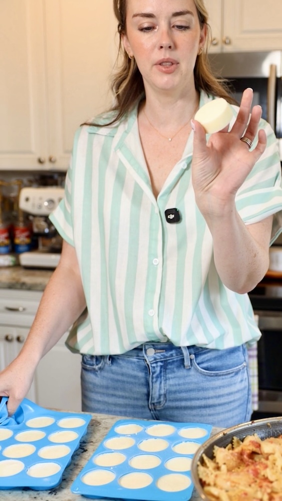 displaying frozen cream